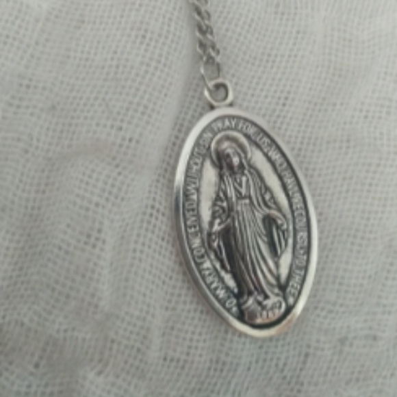 DOUBLE LAYERED CROSS PENDANT NECKLACE - Picture 2 of 3